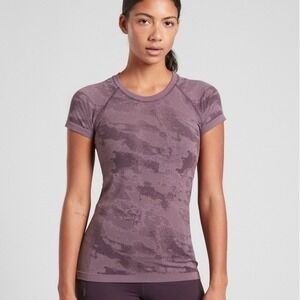 Athleta Momentum Camo Tee Purple Camouflage Seamless Short Sleeve Workout Top M